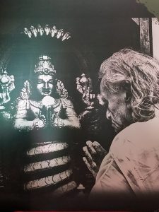 Sri BKS Iyengar praying to Patanjali